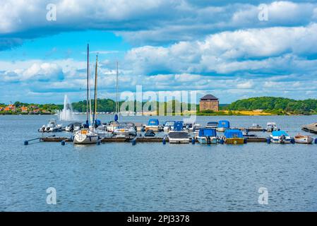 Karlskrona, Schweden, 14. Juli 2022: Marina in schwedischer Stadt Karlskrona. Stockfoto