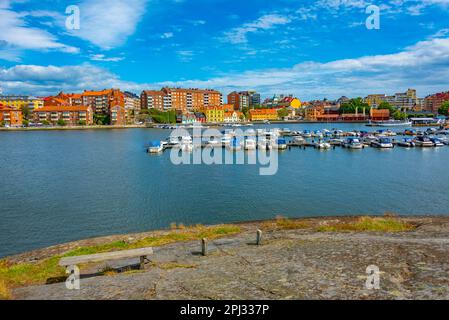 Karlskrona, Schweden, 14. Juli 2022: Marina in schwedischer Stadt Karlskrona. Stockfoto