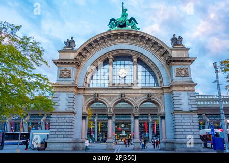 Luzern, Schweiz, 20. September 2022: Hauptbahnhof in der Schweizer Stadt Luzern. Stockfoto