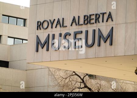 Edmonton, Alberta. 30. März 2023. In der Nähe befinden sich das Royal Alberta Museum oder RAM-Schild. Ein Museum zur Menschen- und Naturgeschichte in Edmonton, Alberta, Canad Stockfoto