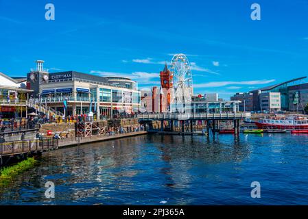 Cardiff, Wales, 17. September 2022: Restaurants am Mermaid Quay in der walisischen Hauptstadt Cardiff. Stockfoto