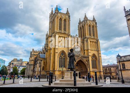 Bristol, England, 18. September 2022: Sommertag in der Bristol-Kathedrale in England. Stockfoto