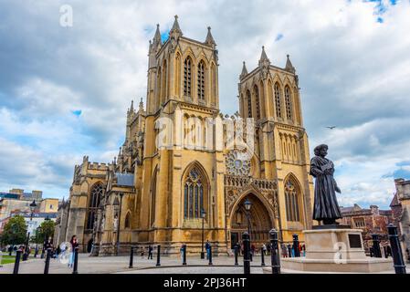 Bristol, England, 18. September 2022: Sommertag in der Bristol-Kathedrale in England. Stockfoto