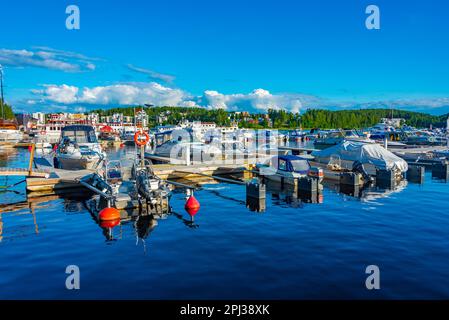 Jyväskylä, Finnland, 24. Juli 2022: Blick auf einen Yachthafen in Jyväskylä, Finnland. Stockfoto