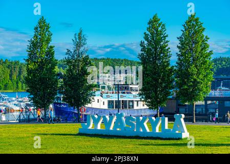 Jyväskylä, Finnland, 24. Juli 2022: Touristenboote an einem See in Jyväskylä, Finnland Stockfoto