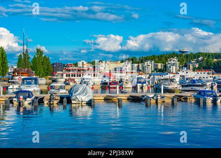 Jyväskylä, Finnland, 24. Juli 2022: Blick auf einen Yachthafen in Jyväskylä, Finnland. Stockfoto