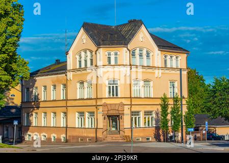 Loviisa, Finnland, 27. Juli 2022: Historisches Gebäude in der finnischen Stadt Loviisa. Stockfoto