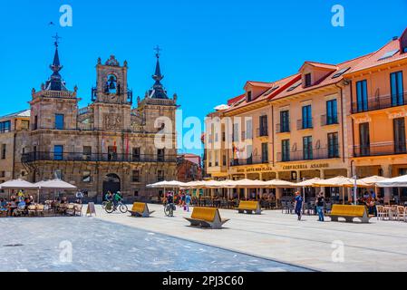 Astorga, Spanien, 9. Juni 2022: Blick auf das Rathaus von Astorga in Spanien. Stockfoto