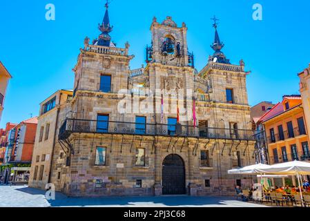 Astorga, Spanien, 9. Juni 2022: Blick auf das Rathaus von Astorga in Spanien. Stockfoto