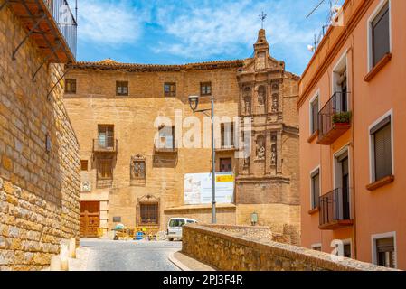 Tarazona, Spanien, 30. Mai 2022: Episkopalpalast in der spanischen Stadt Tarazona. Stockfoto