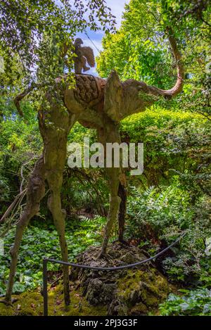 Pubol, Spanien, 26. Mai 2022: Elefantenstatuen in Castell Gala Dali de Pubol. Stockfoto