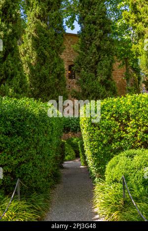 Pubol, Spanien, 26. Mai 2022: Garten in Castell Gala Dali de Pubol. Stockfoto