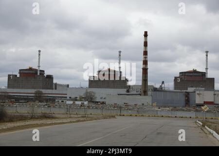 Zaporischhien. 29. März 2023. Dieses Foto wurde am 29. März 2023 aufgenommen und zeigt das Kernkraftwerk Zaporizhzhia in der südlichen Ukraine. Rafael Grossi, Generaldirektor der Internationalen Atomenergiebehörde (IAEO), ist im Kernkraftwerk Zaporizhzhia in der Süd-Ukraine eingetroffen, sagte der staatlich betriebene Atomenergiebetreiber Energoatom am Mittwoch. Kredit: Victor/Xinhua/Alamy Live News Stockfoto