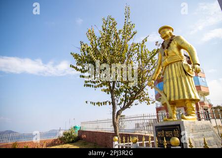 Statue des Gorkhali-Kriegers Kalu Pande und Silhouette in Chandragiri, Kathmandu Nepal Stockfoto