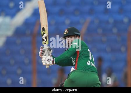 Litton Kumar das schlägt beim dritten T20I. Spiel gegen Irland im Zahur Ahmed Chowdhury Stadium, Sagorika, Chattogram, Bangladesch. Stockfoto