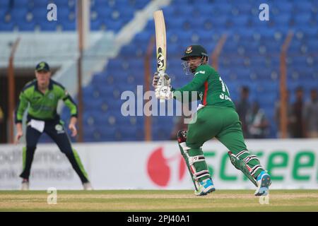 Litton Kumar das schlägt beim dritten T20I. Spiel gegen Irland im Zahur Ahmed Chowdhury Stadium, Sagorika, Chattogram, Bangladesch. Stockfoto