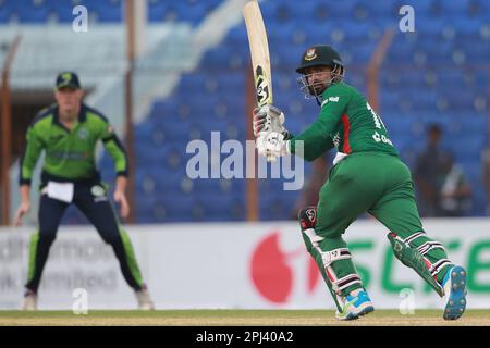 Litton Kumar das schlägt beim dritten T20I. Spiel gegen Irland im Zahur Ahmed Chowdhury Stadium, Sagorika, Chattogram, Bangladesch. Stockfoto