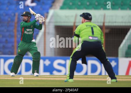 Litton Kumar das schlägt beim dritten T20I. Spiel gegen Irland im Zahur Ahmed Chowdhury Stadium, Sagorika, Chattogram, Bangladesch. Stockfoto