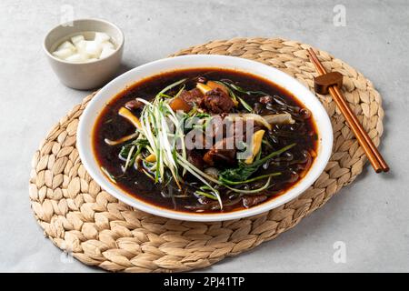 Koreanisches Essen, gedämpfte Hühnchen-Sojasoße ohne Knochen Stockfoto