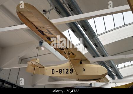 Deutschland, Oberbayern, Schleissheim - Fly-in (Flugtag) 4.-5. Juli 2015. D-8129 Hütter H.17A (Schempp-Hirth) der Deutschen Museumssammlung. Stockfoto