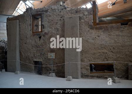 Griechenland, Insel Santorin: Archäologische Ausgrabungen einer minoischen Stadt in Akrotiri, die nach dem Ausbruch des Vulkans Thera begraben wurde Stockfoto