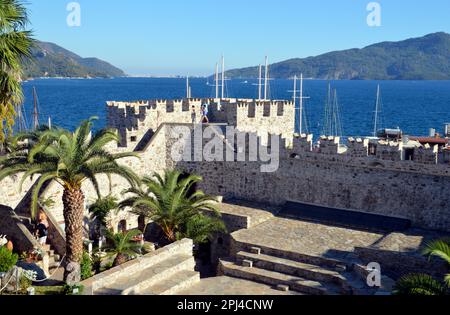 Türkei, Marmoris: Das Schloss, das 1522 in der Herrschaft von Suleiman dem Prachtvollen erbaut wurde, steht an der Stelle uralter Verteidigungsanlagen. Jetzt Stockfoto