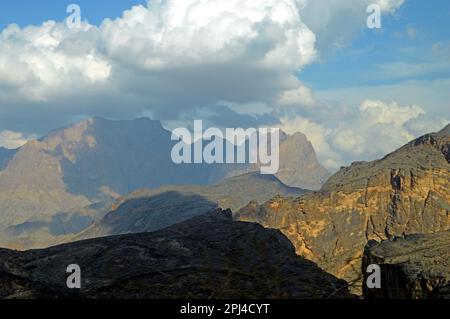 Oman: Schlangenschlucht in Wadi Bani Awf im westlichen Hajar-Gebirge (Al Hajar al Gharbi). Stockfoto