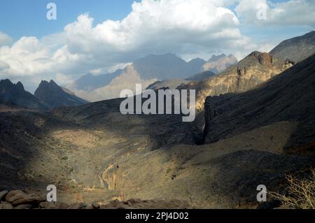 Oman: Schlangenschlucht in Wadi Bani Awf im westlichen Hajar-Gebirge (Al Hajar al Gharbi). Stockfoto