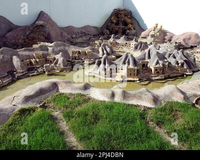 Oman, Maskat: Modell eines "Falaj"- oder antiken Wasserverteilungssystems auf dem Gelände des Bait Al Zubair Museums. Stockfoto