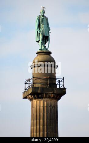 England, Merseyside, Liverpool: Die Statue des Herzogs von Wellington auf einer 1865 errichteten Säule ist 40,2 Meter hoch. Stockfoto
