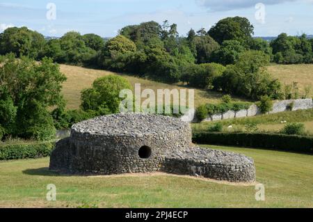 Irland, Grafschaft Meath, Brú Na Bóinne: Newgrange neolithisches irisches Passagegrab aus etwa 3200 v. Chr., 80 Meter (!) Im Durchmesser und 13 m. Stockfoto