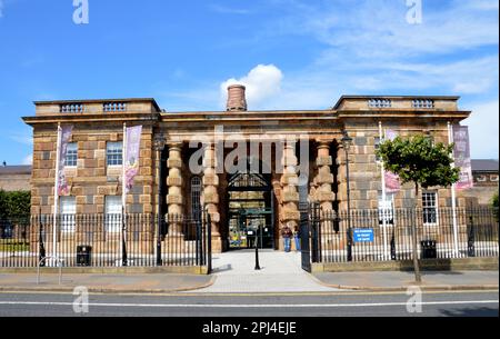 Nordirland, Belfast: Eingang zum Crumlin Road Gaol, entworfen von Charles Lanyon und eröffnet im Jahr 1846, wo viele Terroristen gelandet sind. Es hat mich geschlossen Stockfoto