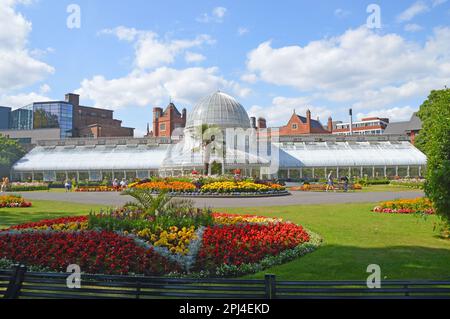 Nordirland, Belfast: Der Botanische Garten mit Palmenhaus, entworfen von Sir Charles Lanyon, der 1840 fertiggestellt wurde und aus der Zeit vor dem in Kew stammt Stockfoto