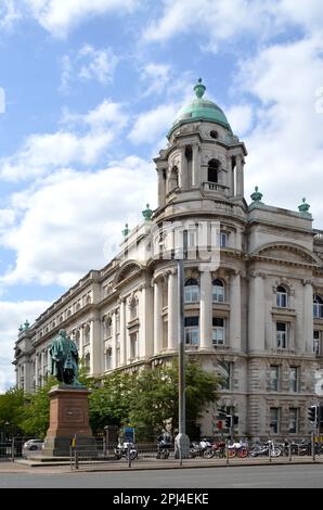 Nordirland, Belfast: Statue von Henry Cooke (1788-1868), einem führenden Presbyterianischen Minister vor dem Belfast Metropolitan College. Stockfoto