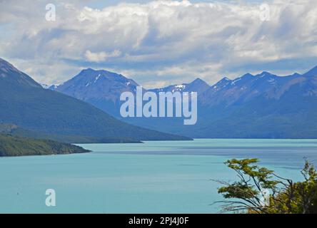 Argentinien, Nationalpark Los Glaciares: Lago Argentino, umgeben von den Anden. Stockfoto