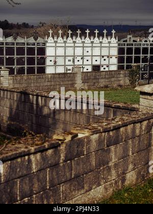 Friedhof auf dem Lande Stockfoto