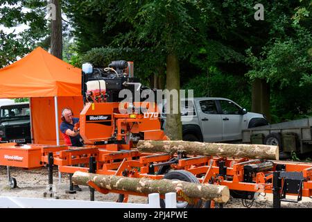 Ausstellung für Industriemaschinen von Wood-Mizer (Showcasing Trading, Landwirtschafts-Verkaufsveranstaltung) - Great Yorkshire Show 2022, Harrogate, England, Großbritannien. Stockfoto