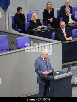 Berlin, Deutschland. 30. März 2023. König Karl III. Vom Vereinigten Königreich Großbritannien und Nordirland hält am 30. März 2023 eine Rede vor den Mitgliedern des Deutschen Bundestages in Berlin. (Foto von Simone Kuhlmey/Pacific Press/Sipa USA/Alamy Live News) Stockfoto