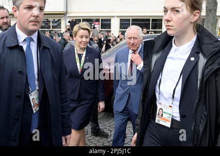 Berlin, Deutschland. 30. März 2023. Franziska Giffey und König Karl III. Besuchen den Wittenbergplatz Food Market am 30. März 2023 in Berlin. Kredit: Geisler-Fotopress GmbH/Alamy Live News Stockfoto