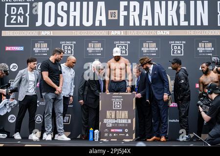 London, Großbritannien. 31. März 2023. Anthony Joshua beim Wiegen von Joshua gegen Franklin + Undercard in Westfield London, London, Großbritannien am Freitag, den 31. März 2023 in LONDON, ENGLAND. Kredit: Taka G Wu/Alamy Live News Stockfoto