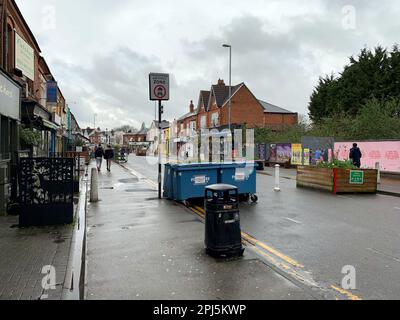 Ein Blick auf die York Road, in der Kings Heath Gegend von Birmingham, nachdem ein 73-jähriger Mann wegen einer gebrochenen Hand im Krankenhaus gelassen wurde, als er auf dem Weg von einer Moschee nach Hause während des Ramadan gegen 11pm Uhr am Mittwoch getreten wurde. Foto: Freitag, 31. März 2023. Stockfoto