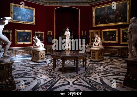 Tribuna, ein achteckiger Raum in den Uffizien mit Kunstwerken aus der Medici-Sammlung, darunter die Medici Venus, die Uffizien und Florenz Stockfoto