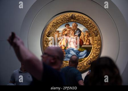 Michelangelos „Doni Tondo“ in den Uffizien, Florenz, Italien Stockfoto