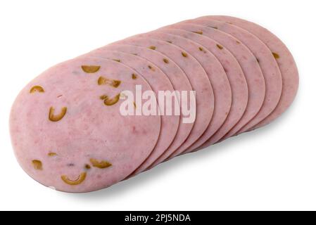 Scheiben von gebratenem truthahnfleisch mit Oliven, isoliert auf weißem Boden, mit Schneideweg. Stockfoto