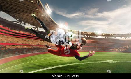 Professionelle amerikanische Fußballspieler in Bewegung und Action mit dem Ball während des Spiels über 3 D-Modell der großen Arena. Collage, Poster. Stockfoto