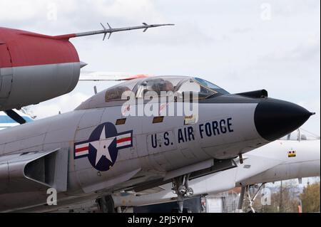 Flugzeuge und Raumfahrzeuge aus dem Speyer Technik Museum Flugzeuge und Space Shuttle Buran-Technik Museum Speyer Stockfoto