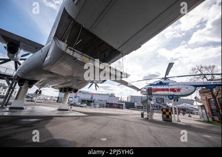 Flugzeuge und Raumfahrzeuge aus dem Speyer Technik Museum Flugzeuge und Space Shuttle Buran-Technik Museum Speyer Stockfoto