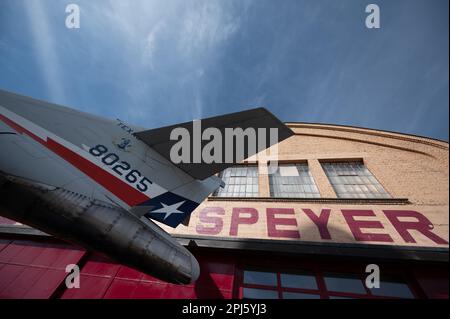Flugzeuge und Raumfahrzeuge aus dem Speyer Technik Museum Flugzeuge und Space Shuttle Buran-Technik Museum Speyer Stockfoto