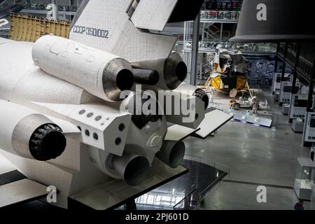 Flugzeuge und Raumfahrzeuge aus dem Speyer Technik Museum Flugzeuge und Space Shuttle Buran-Technik Museum Speyer Stockfoto