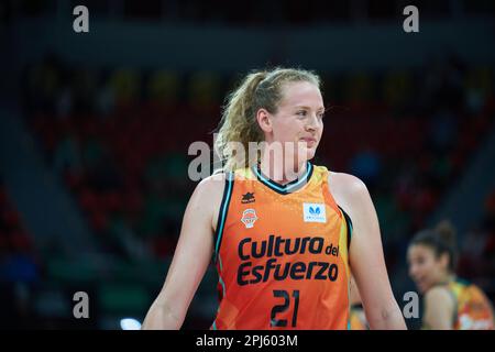 Saragossa, Spanien. 30. März 2023. Marie Gulich von Valencia Basket gesehen während des Quarterfinals des Queen's Cup zwischen Valencia Basket und Movistar Estudiantes im Pavilion Principe Felipe. Endstand: Valencia Basket 69:56 Movistar Estudiantes. (Foto: Vicente Vidal Fernandez/SOPA Images/Sipa USA) Guthaben: SIPA USA/Alamy Live News Stockfoto